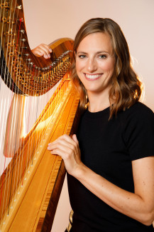 Bettina Linck an der Harfe