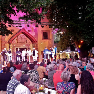 Kirchhof am Abend